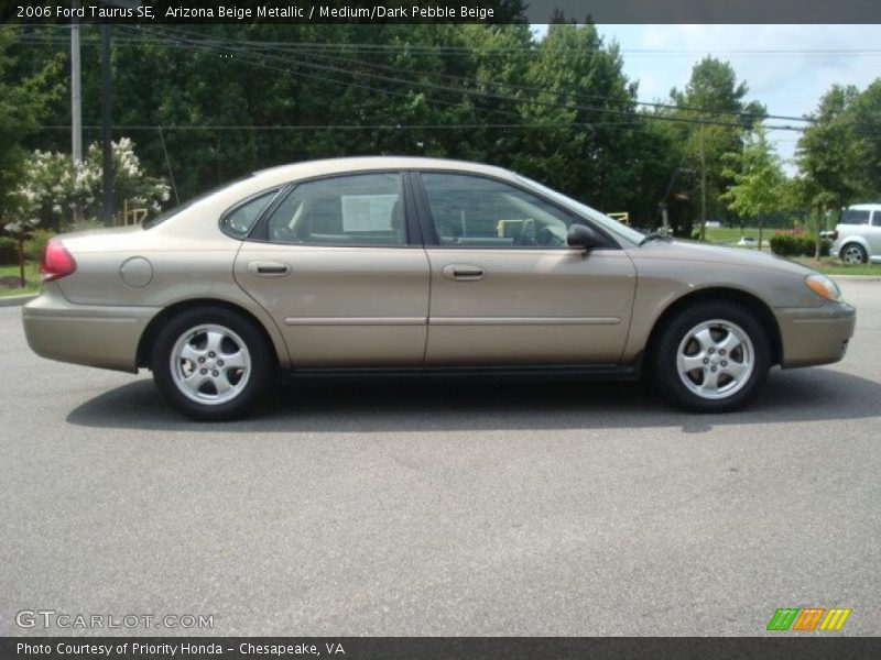 Arizona Beige Metallic / Medium/Dark Pebble Beige 2006 Ford Taurus SE