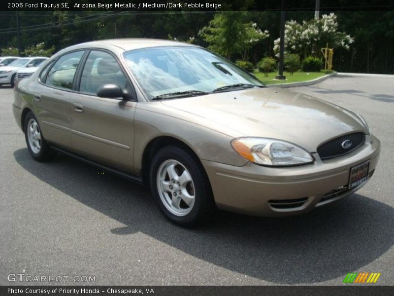 Arizona Beige Metallic / Medium/Dark Pebble Beige 2006 Ford Taurus SE