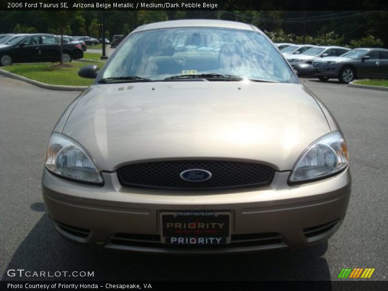 Arizona Beige Metallic / Medium/Dark Pebble Beige 2006 Ford Taurus SE