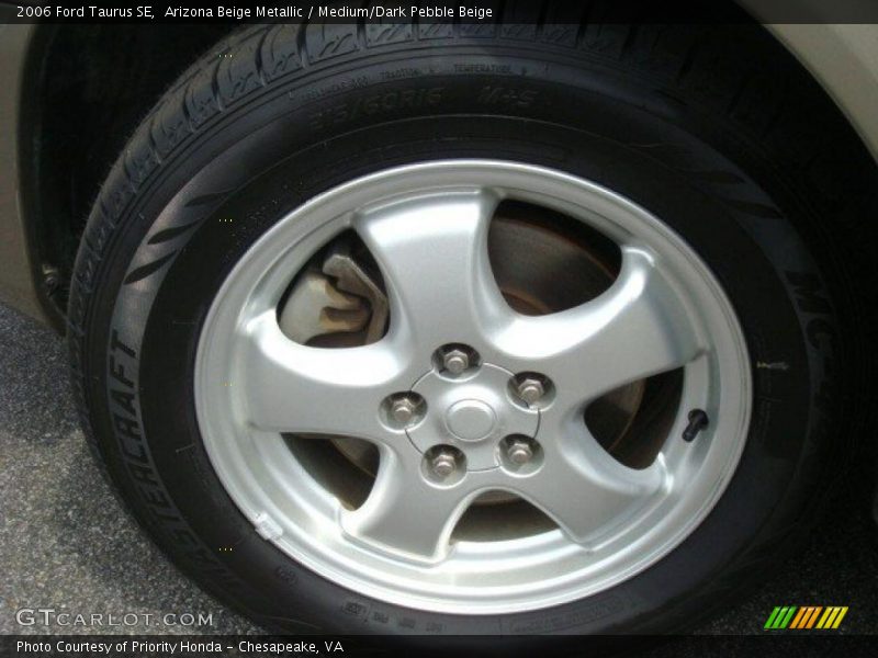 Arizona Beige Metallic / Medium/Dark Pebble Beige 2006 Ford Taurus SE