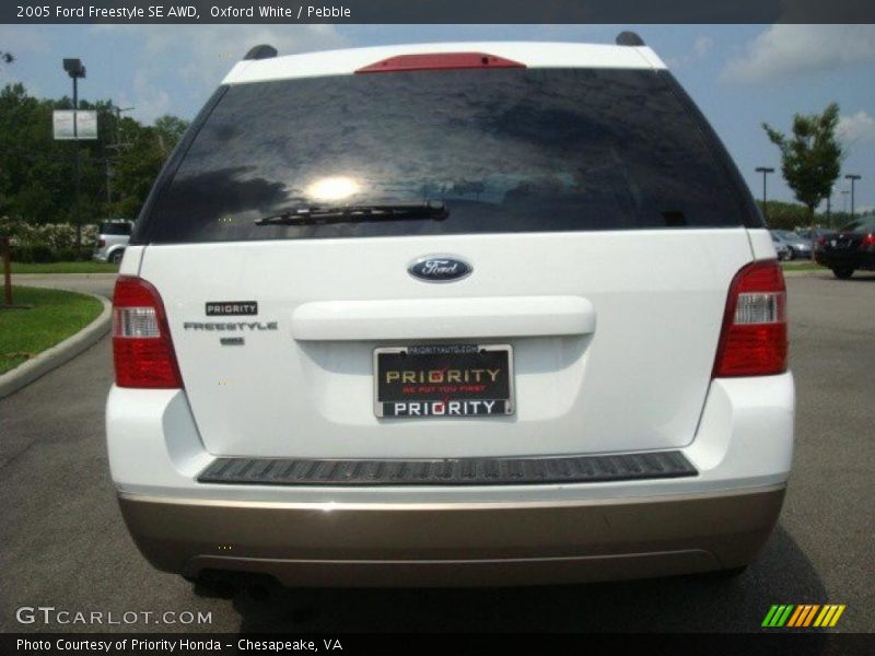 Oxford White / Pebble 2005 Ford Freestyle SE AWD