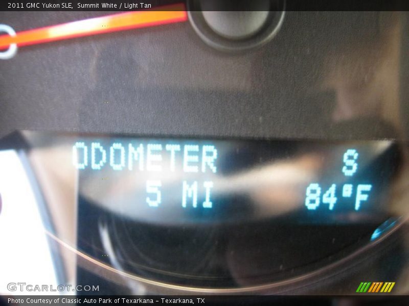 Summit White / Light Tan 2011 GMC Yukon SLE