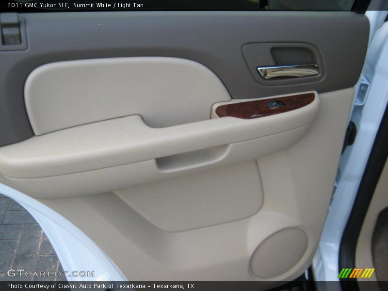 Summit White / Light Tan 2011 GMC Yukon SLE