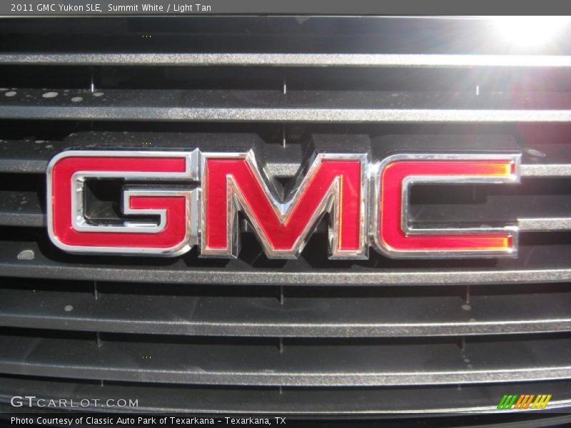 Summit White / Light Tan 2011 GMC Yukon SLE