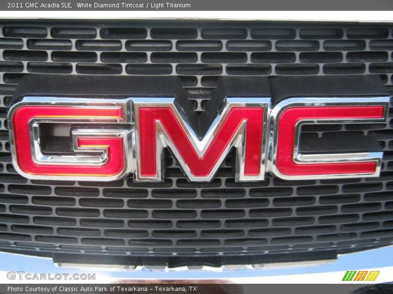 White Diamond Tintcoat / Light Titanium 2011 GMC Acadia SLE