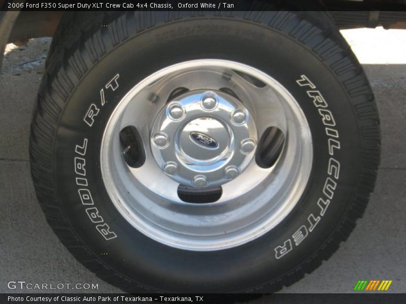Oxford White / Tan 2006 Ford F350 Super Duty XLT Crew Cab 4x4 Chassis