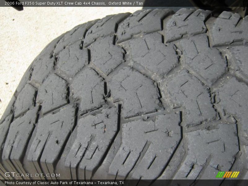Oxford White / Tan 2006 Ford F350 Super Duty XLT Crew Cab 4x4 Chassis