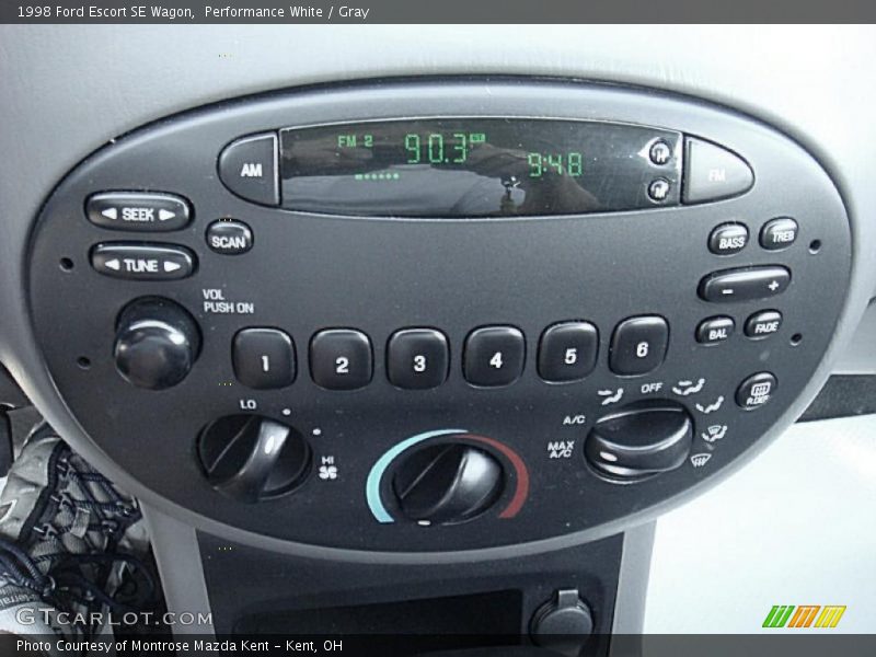 Performance White / Gray 1998 Ford Escort SE Wagon
