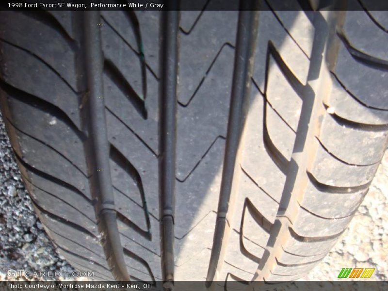 Performance White / Gray 1998 Ford Escort SE Wagon