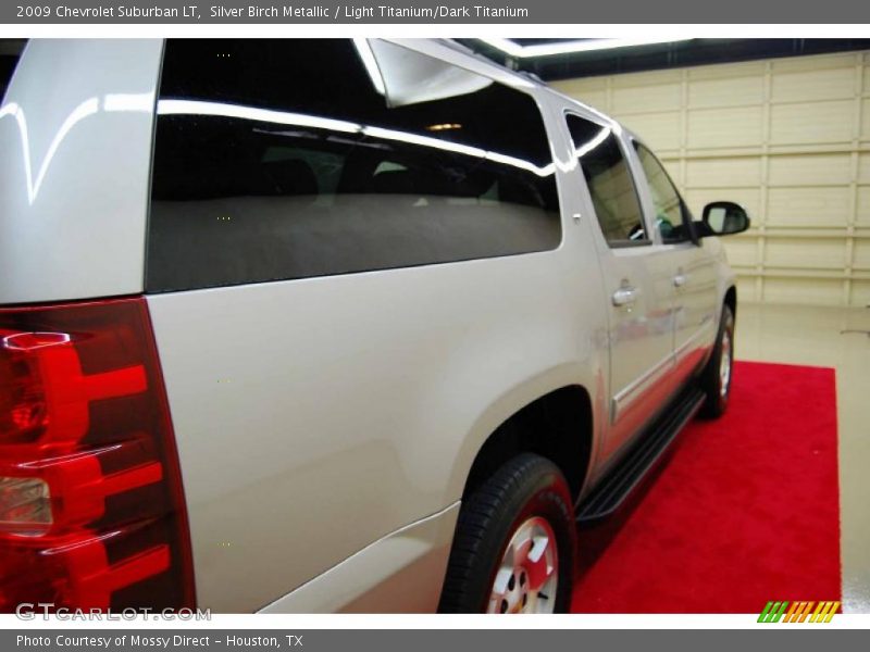 Silver Birch Metallic / Light Titanium/Dark Titanium 2009 Chevrolet Suburban LT