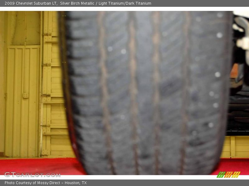 Silver Birch Metallic / Light Titanium/Dark Titanium 2009 Chevrolet Suburban LT