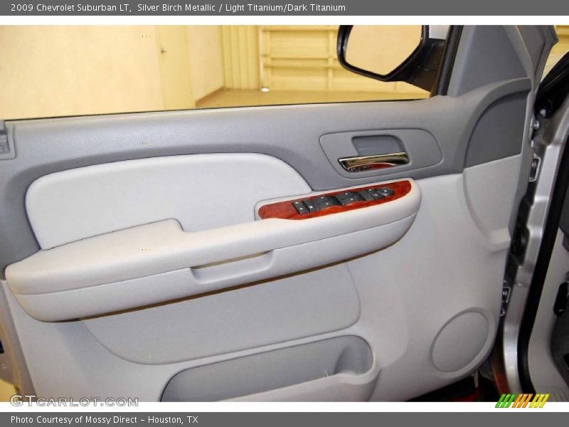 Silver Birch Metallic / Light Titanium/Dark Titanium 2009 Chevrolet Suburban LT