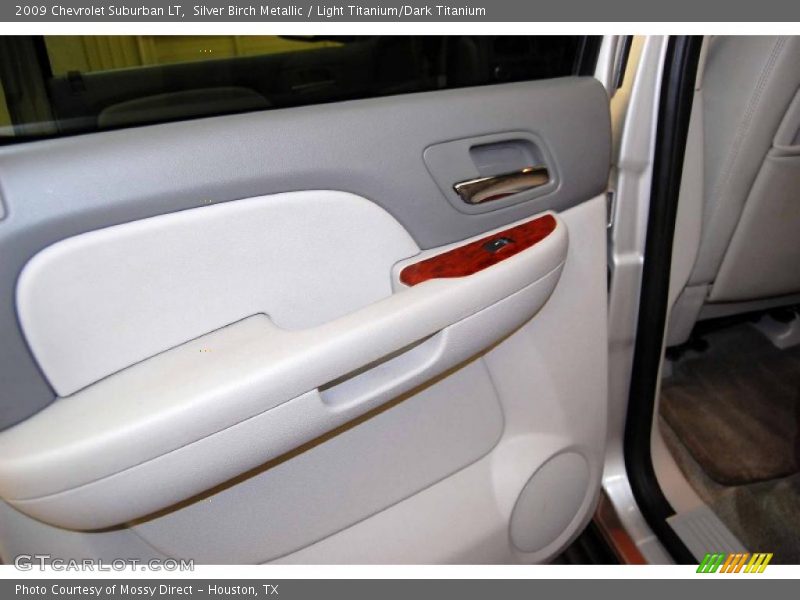 Silver Birch Metallic / Light Titanium/Dark Titanium 2009 Chevrolet Suburban LT