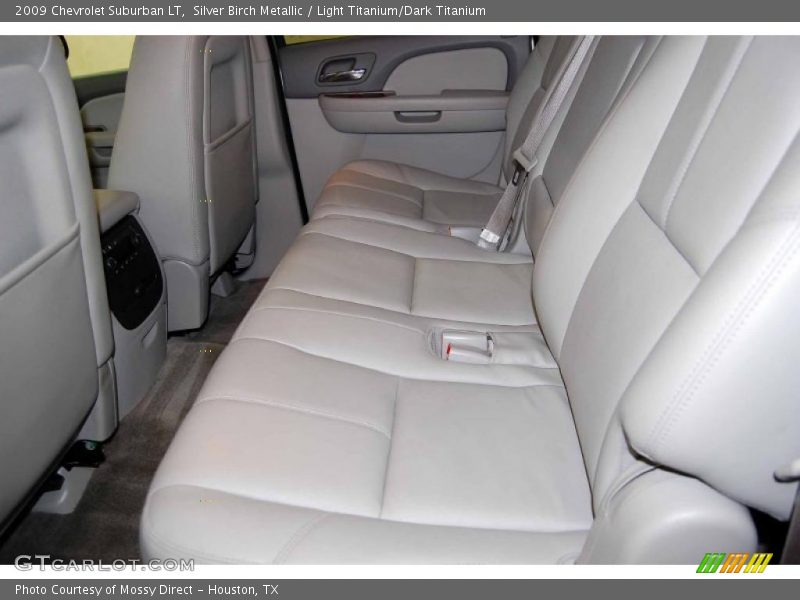 Silver Birch Metallic / Light Titanium/Dark Titanium 2009 Chevrolet Suburban LT
