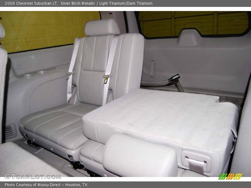 Silver Birch Metallic / Light Titanium/Dark Titanium 2009 Chevrolet Suburban LT