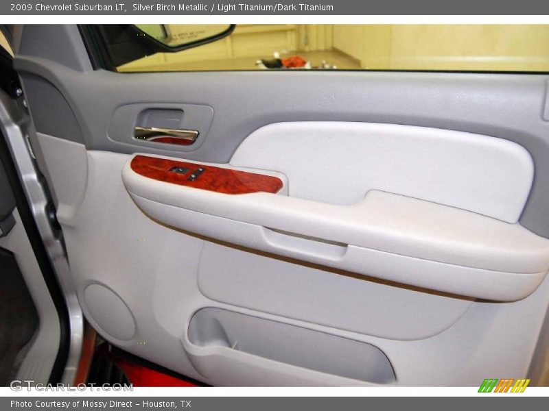 Silver Birch Metallic / Light Titanium/Dark Titanium 2009 Chevrolet Suburban LT