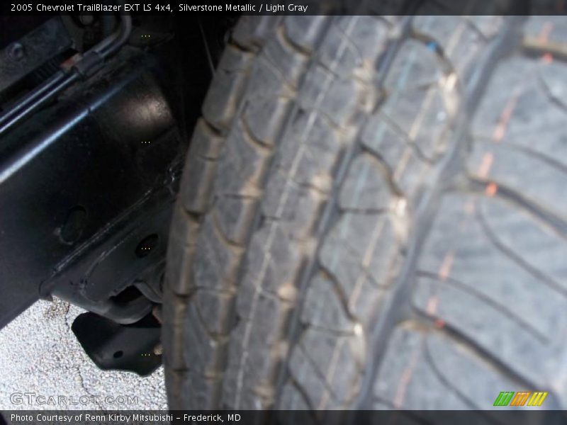 Silverstone Metallic / Light Gray 2005 Chevrolet TrailBlazer EXT LS 4x4
