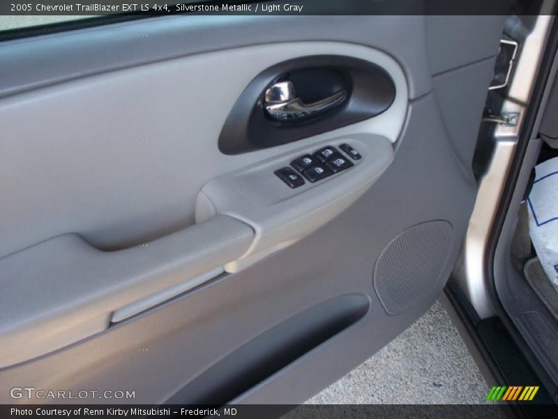 Silverstone Metallic / Light Gray 2005 Chevrolet TrailBlazer EXT LS 4x4