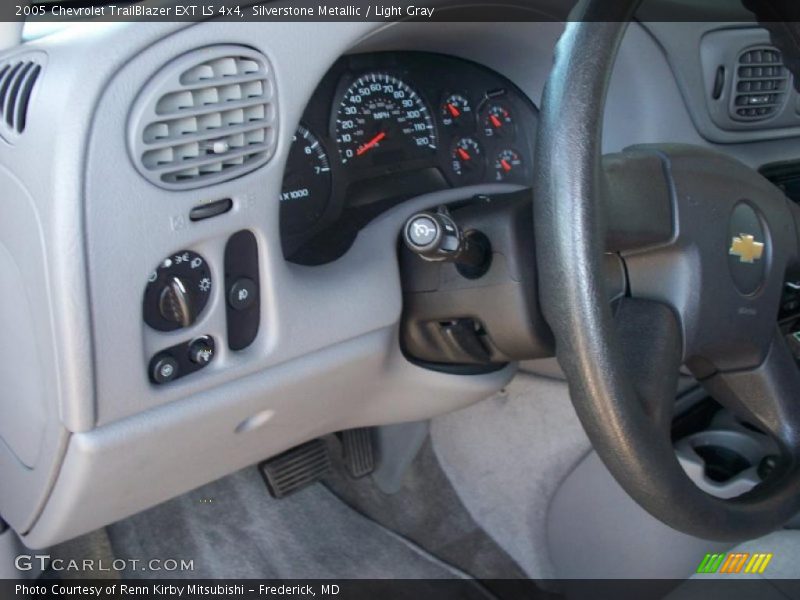 Silverstone Metallic / Light Gray 2005 Chevrolet TrailBlazer EXT LS 4x4