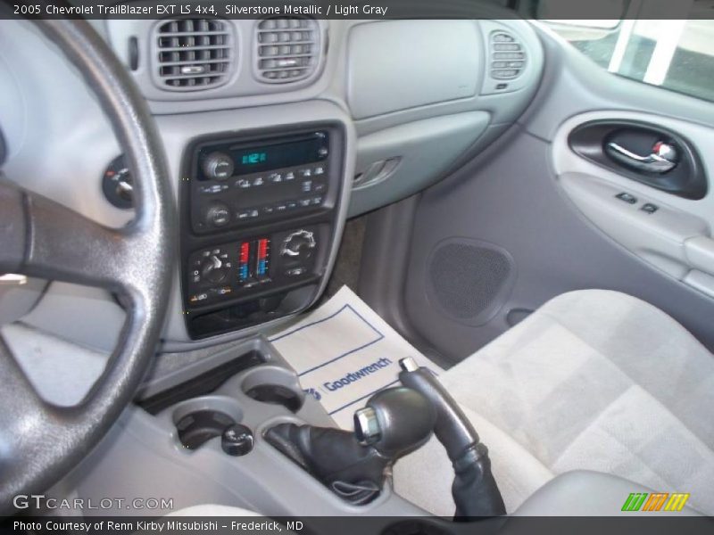 Silverstone Metallic / Light Gray 2005 Chevrolet TrailBlazer EXT LS 4x4