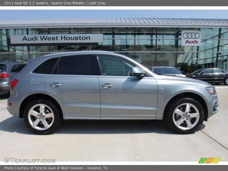 Quartz Grey Metallic / Light Gray 2011 Audi Q5 3.2 quattro