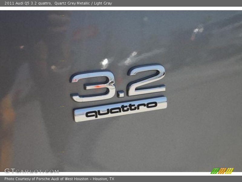 Quartz Grey Metallic / Light Gray 2011 Audi Q5 3.2 quattro
