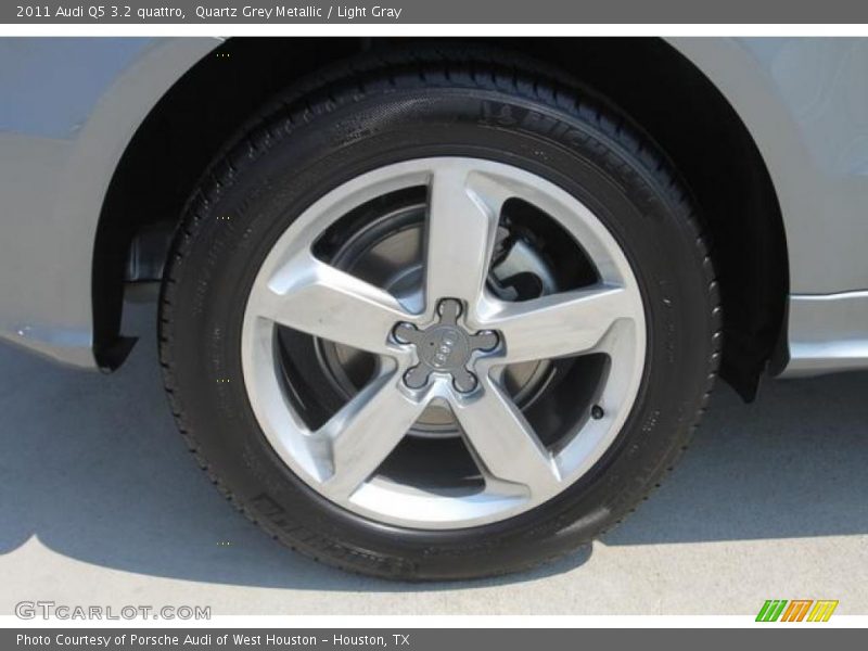 Quartz Grey Metallic / Light Gray 2011 Audi Q5 3.2 quattro