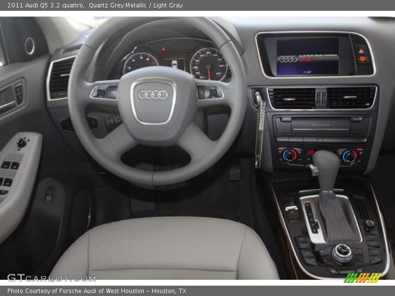 Quartz Grey Metallic / Light Gray 2011 Audi Q5 3.2 quattro