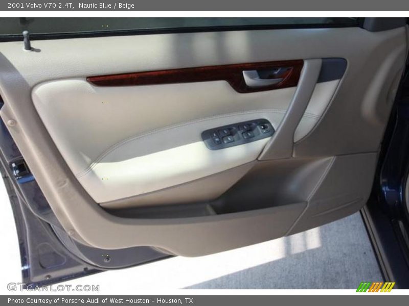 Nautic Blue / Beige 2001 Volvo V70 2.4T