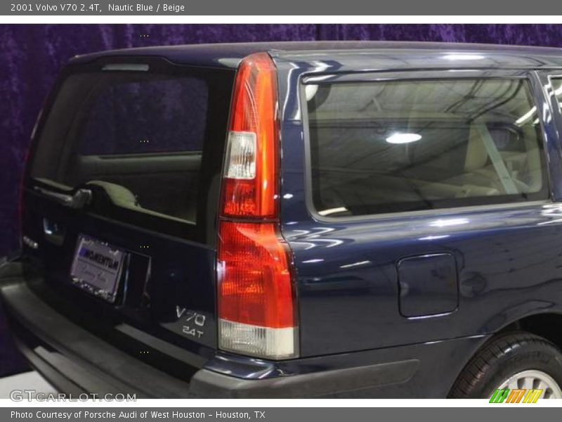 Nautic Blue / Beige 2001 Volvo V70 2.4T