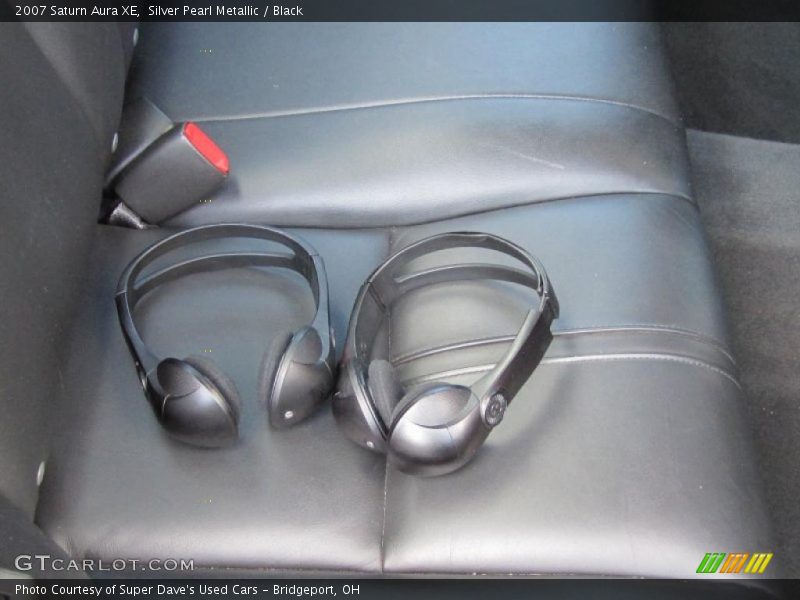 Silver Pearl Metallic / Black 2007 Saturn Aura XE