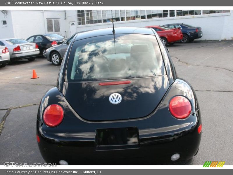 Uni Black / Black 2005 Volkswagen New Beetle GL Coupe