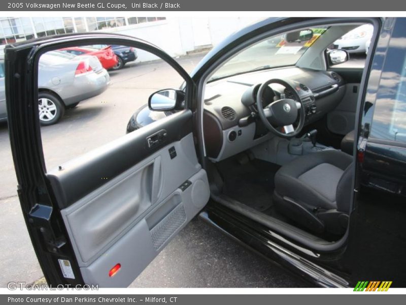 Uni Black / Black 2005 Volkswagen New Beetle GL Coupe