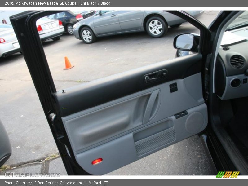 Uni Black / Black 2005 Volkswagen New Beetle GL Coupe