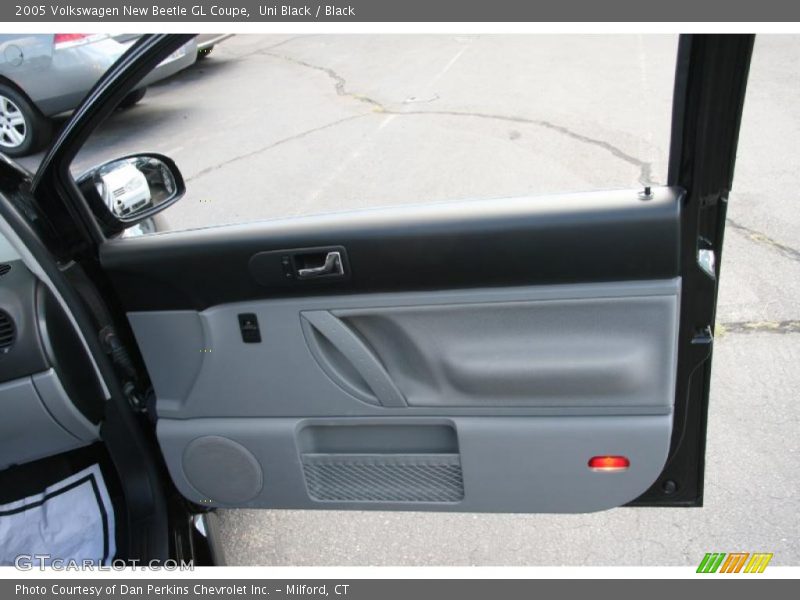 Uni Black / Black 2005 Volkswagen New Beetle GL Coupe