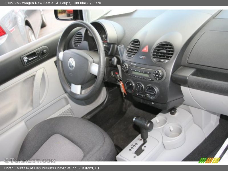 Uni Black / Black 2005 Volkswagen New Beetle GL Coupe