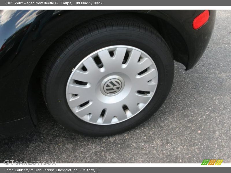 Uni Black / Black 2005 Volkswagen New Beetle GL Coupe