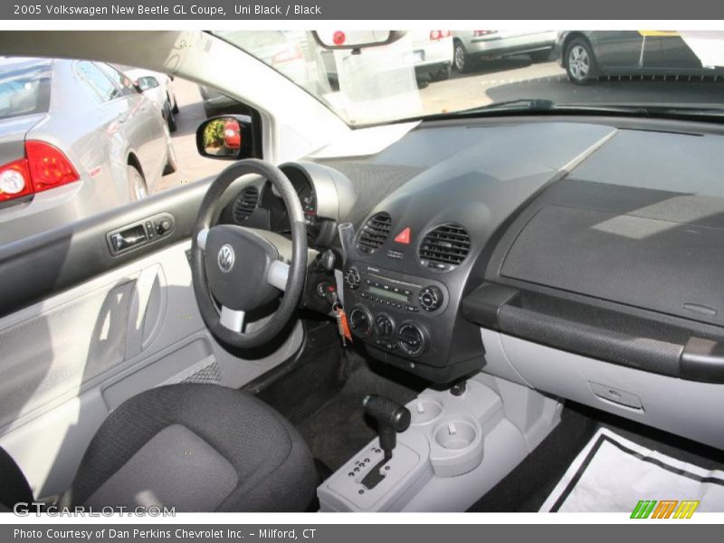 Uni Black / Black 2005 Volkswagen New Beetle GL Coupe