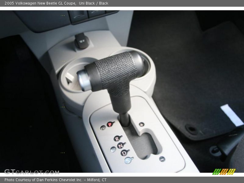 Uni Black / Black 2005 Volkswagen New Beetle GL Coupe