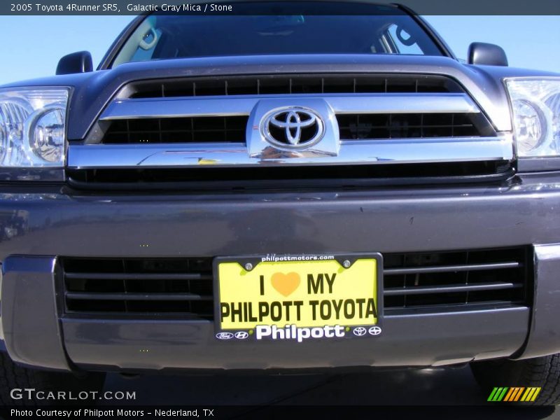 Galactic Gray Mica / Stone 2005 Toyota 4Runner SR5