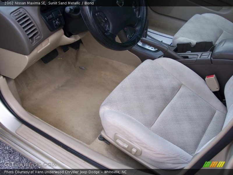 Sunlit Sand Metallic / Blond 2002 Nissan Maxima SE