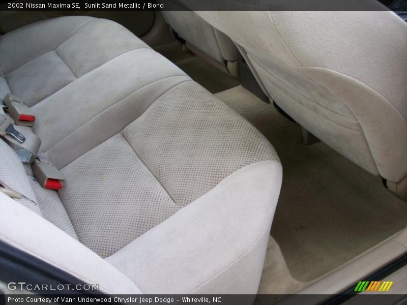 Sunlit Sand Metallic / Blond 2002 Nissan Maxima SE