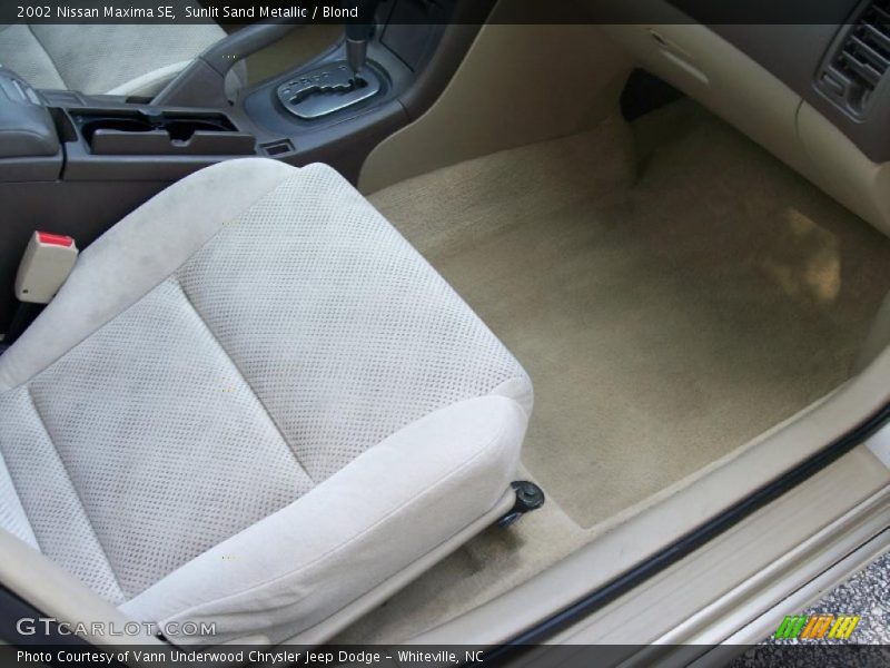 Sunlit Sand Metallic / Blond 2002 Nissan Maxima SE