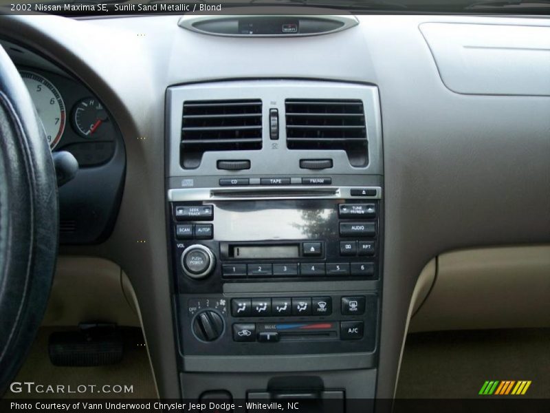 Sunlit Sand Metallic / Blond 2002 Nissan Maxima SE