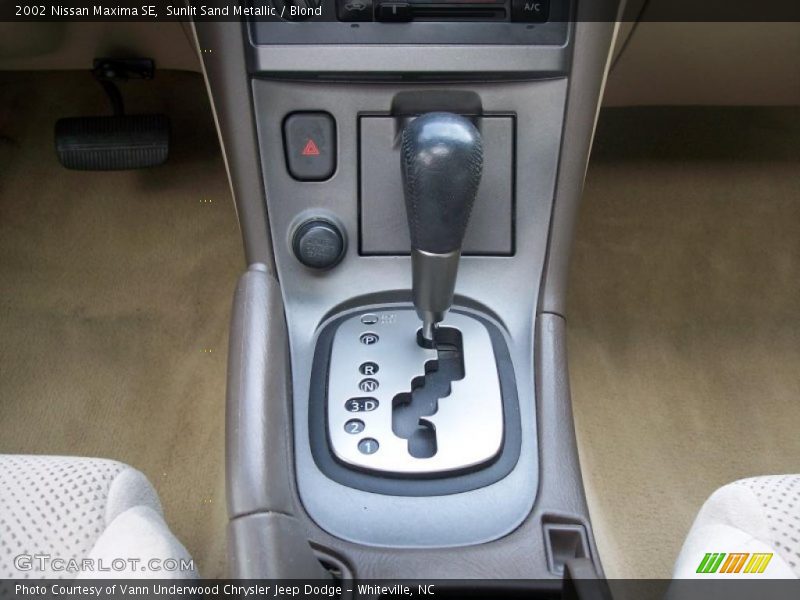 Sunlit Sand Metallic / Blond 2002 Nissan Maxima SE