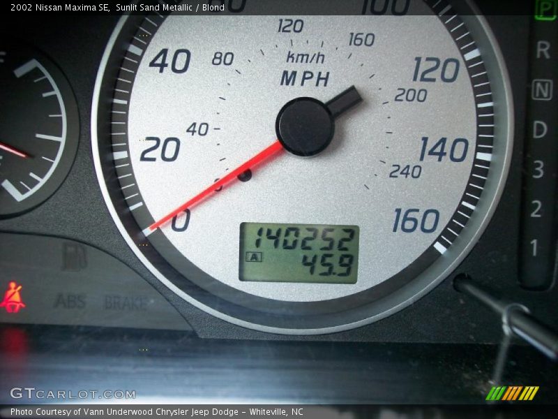 Sunlit Sand Metallic / Blond 2002 Nissan Maxima SE