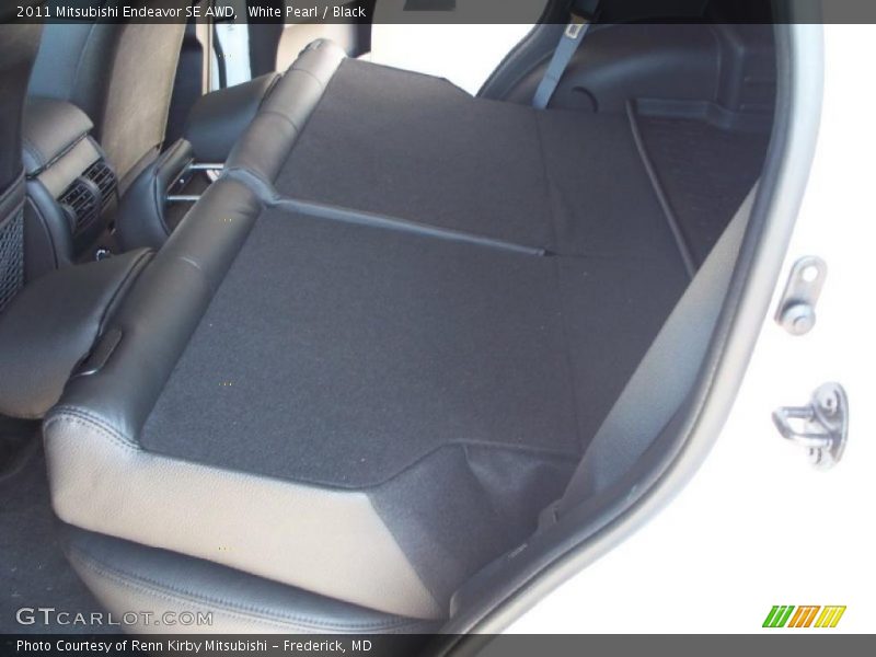 White Pearl / Black 2011 Mitsubishi Endeavor SE AWD