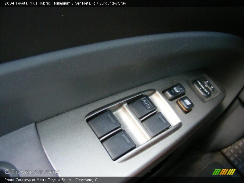 Millenium Silver Metallic / Burgundy/Gray 2004 Toyota Prius Hybrid