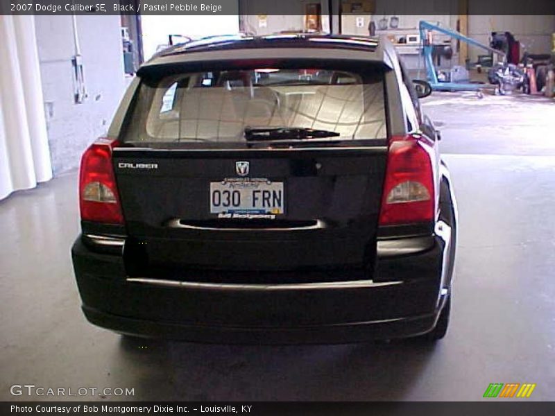 Black / Pastel Pebble Beige 2007 Dodge Caliber SE