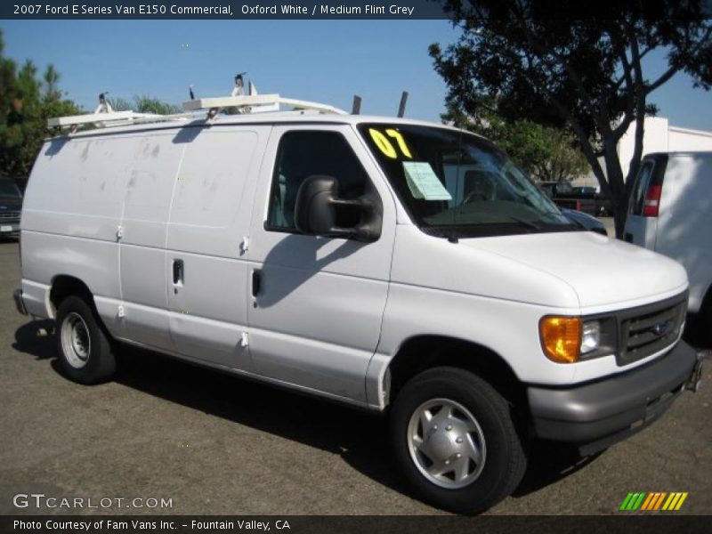 Oxford White / Medium Flint Grey 2007 Ford E Series Van E150 Commercial